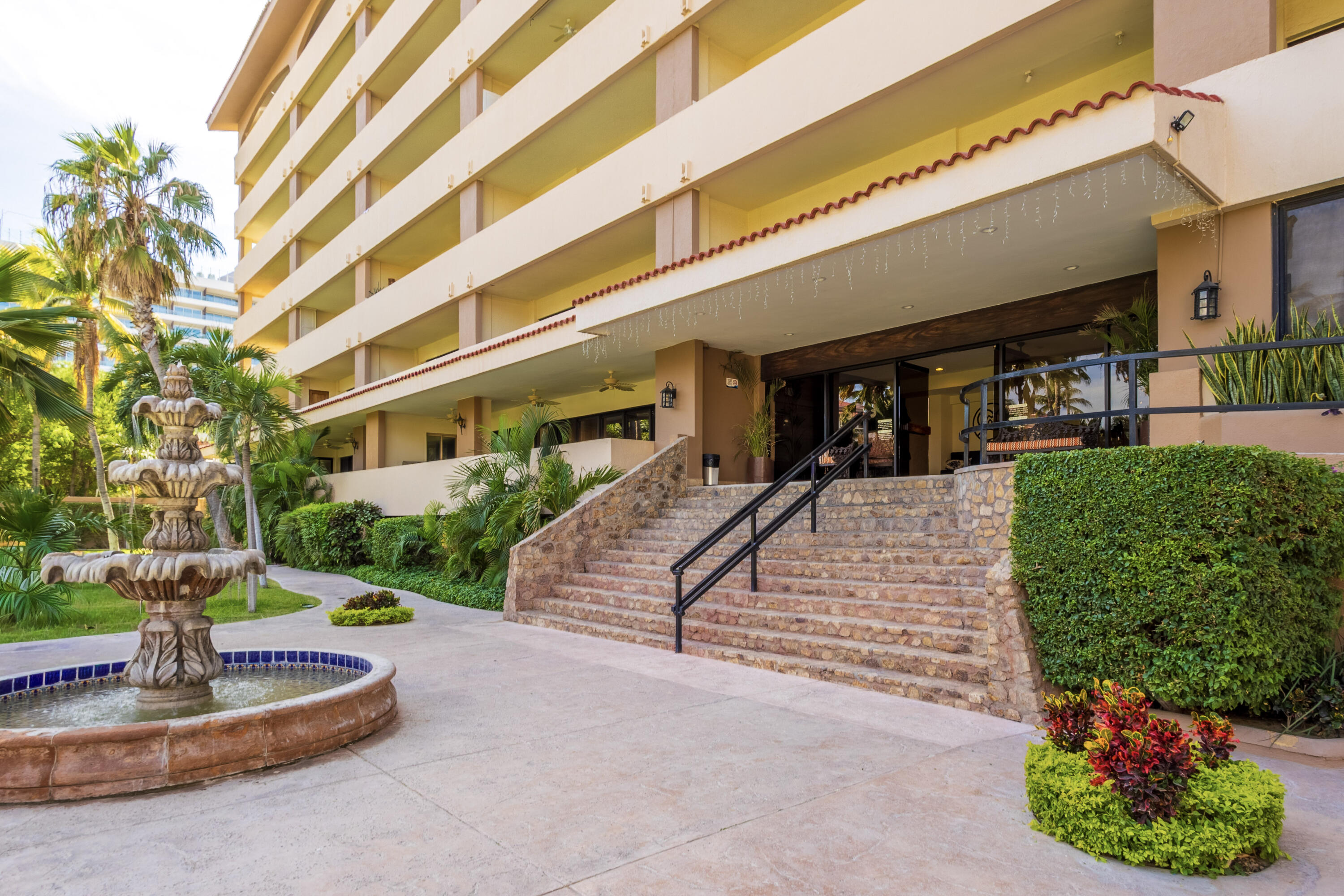 P.º De La Marina, Marina Sol