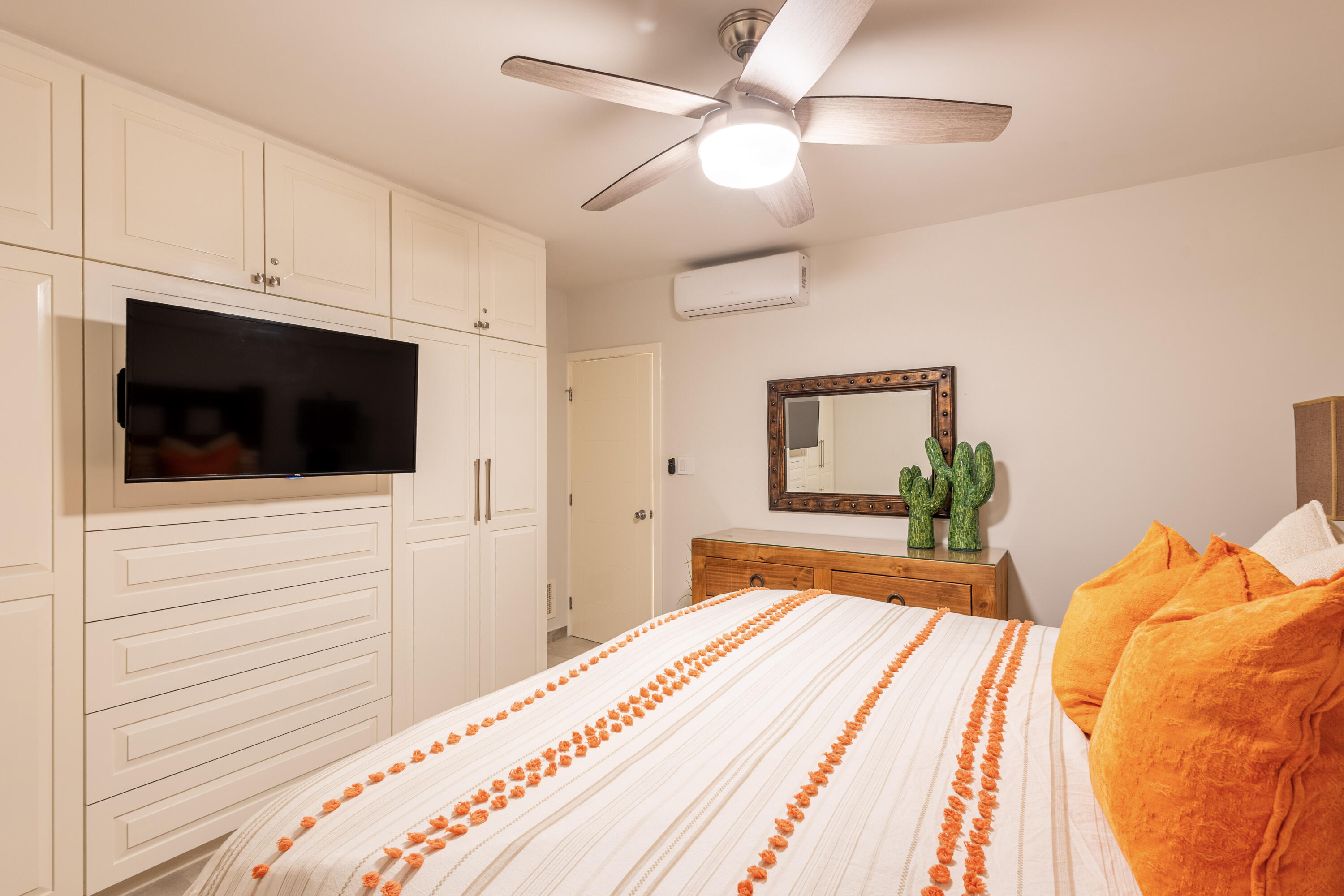 P.º De La Marina, Marina Sol