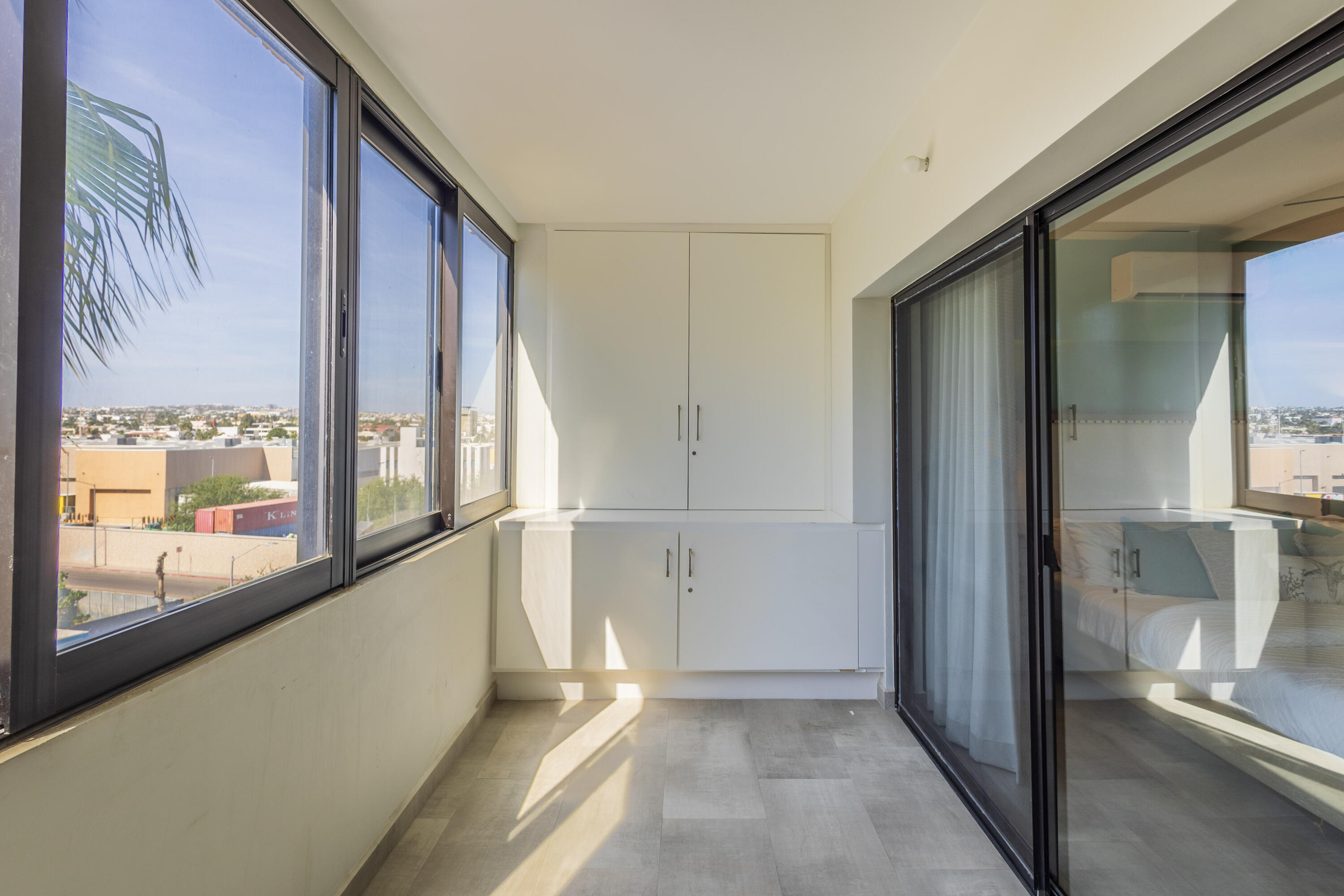 P.º De La Marina, Marina Sol