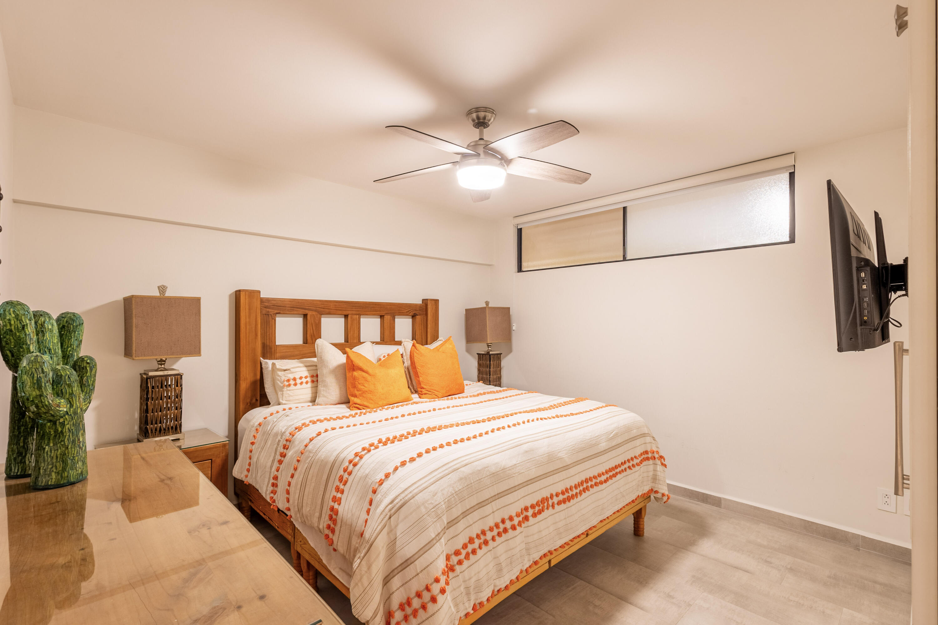 P.º De La Marina, Marina Sol