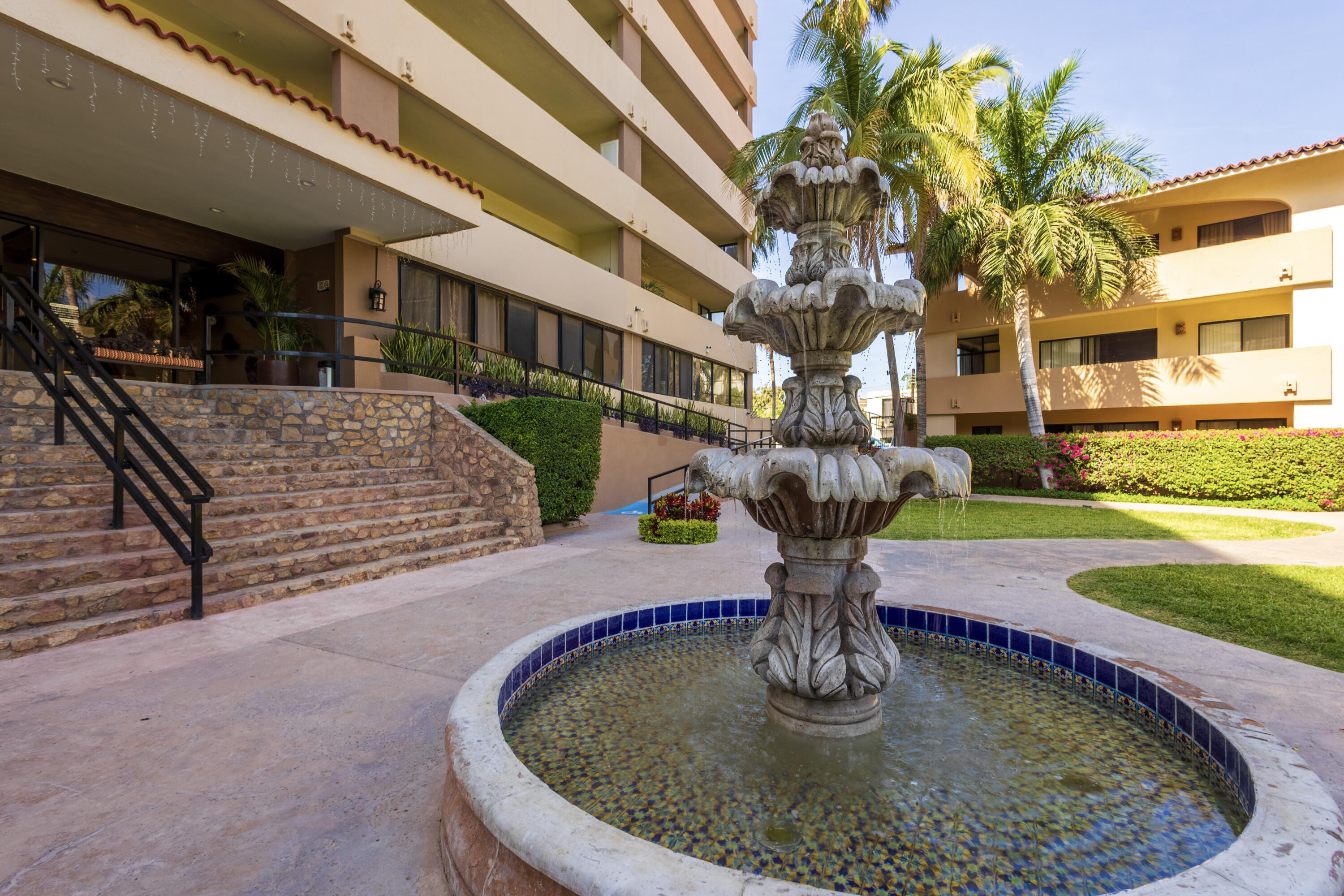 P.º De La Marina, Marina Sol