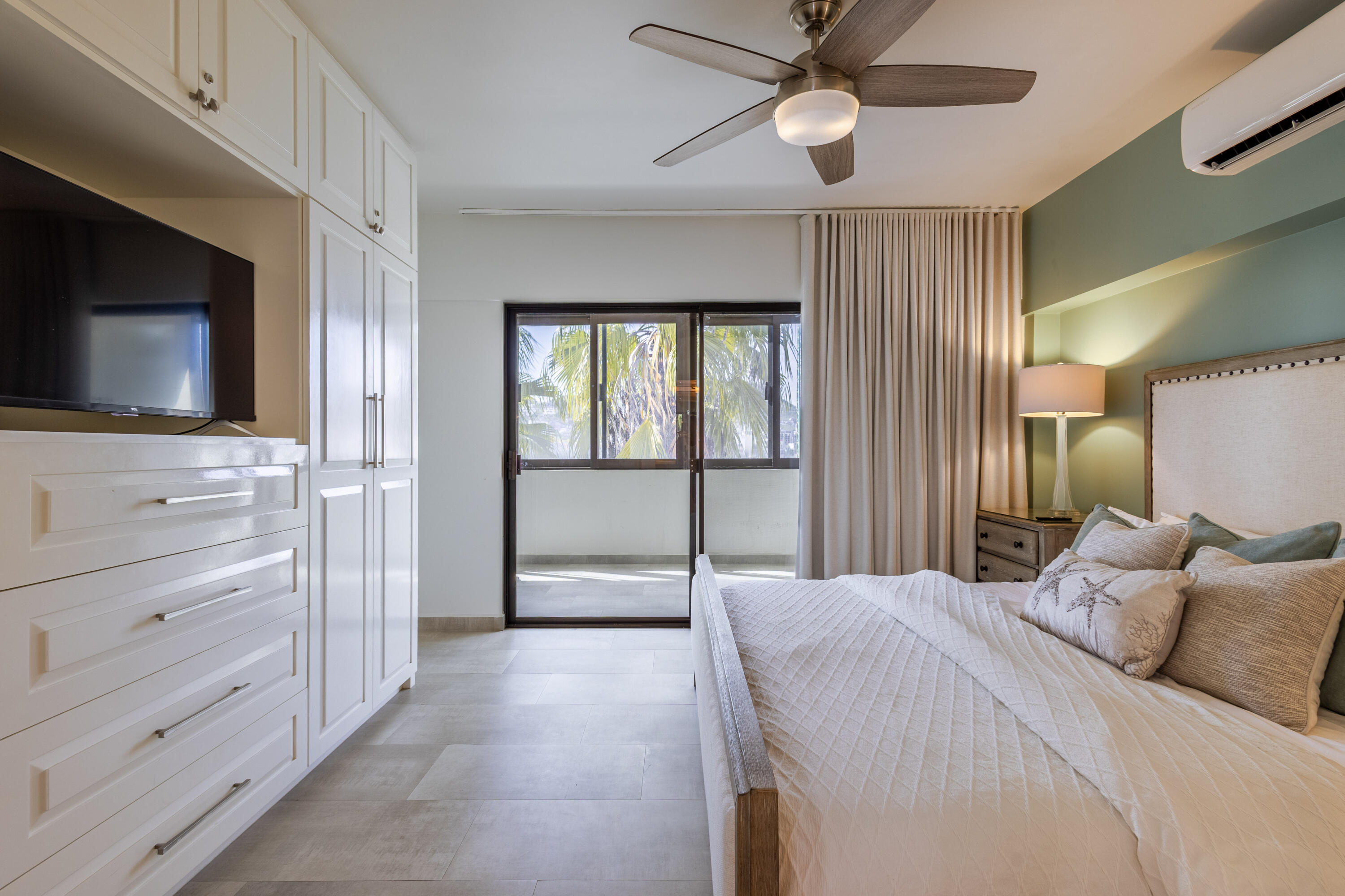 P.º De La Marina, Marina Sol