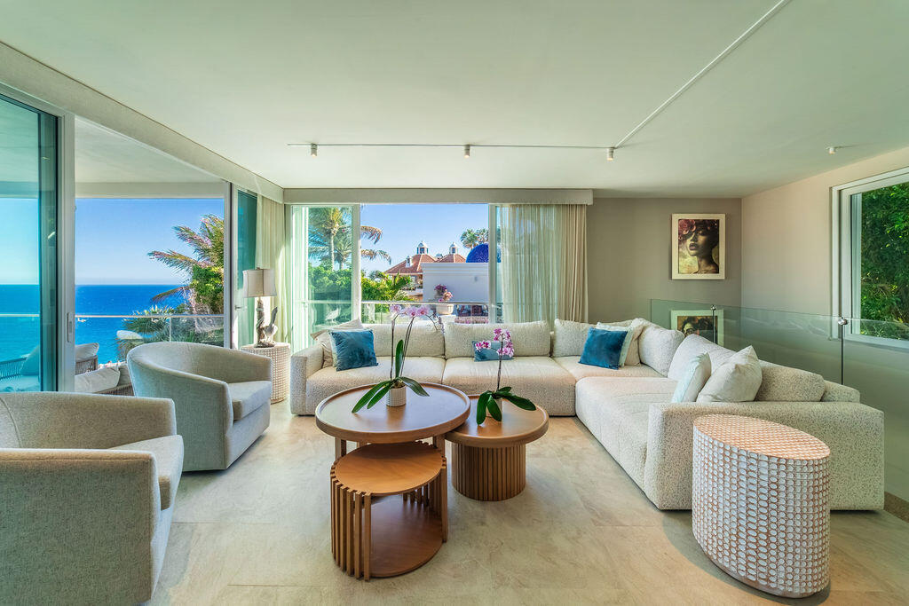 Cliff-Front Casa Nautilus