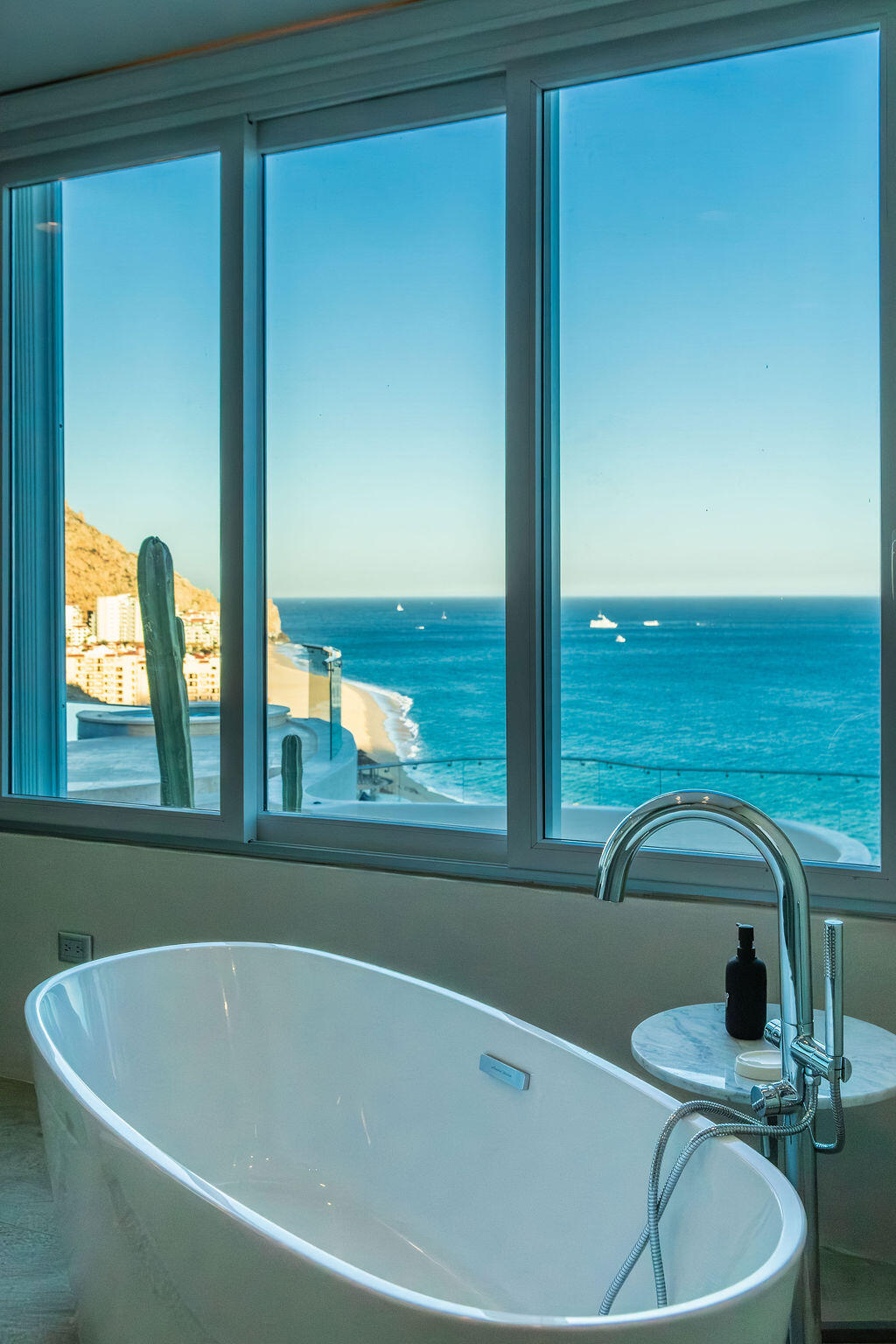 Cliff-Front Casa Nautilus