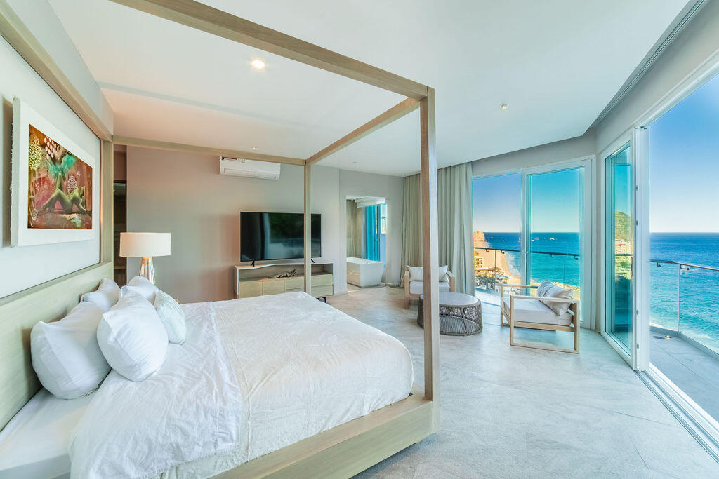 Cliff-Front Casa Nautilus