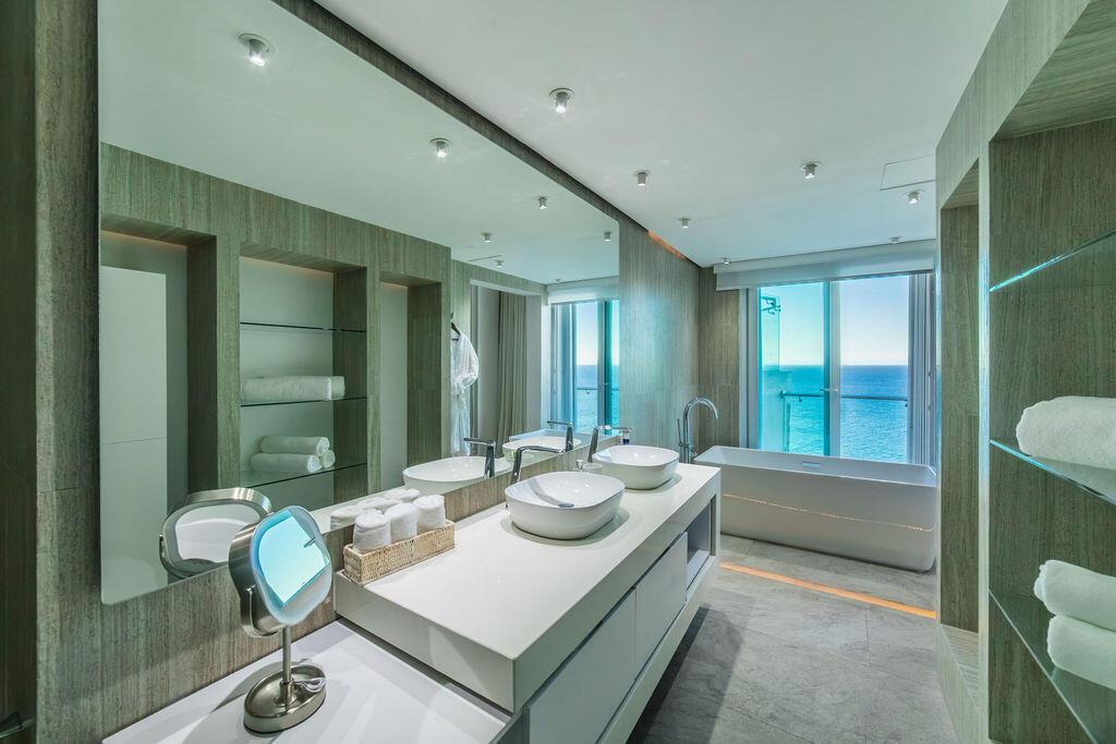 Cliff-Front Casa Nautilus