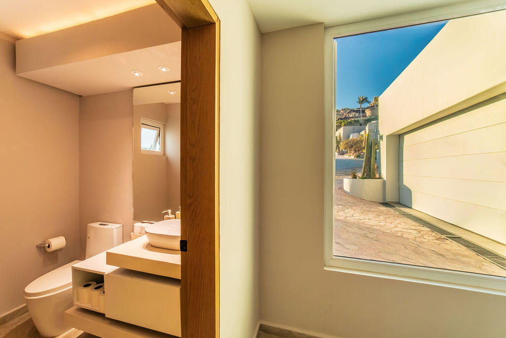 Cliff-Front Casa Nautilus