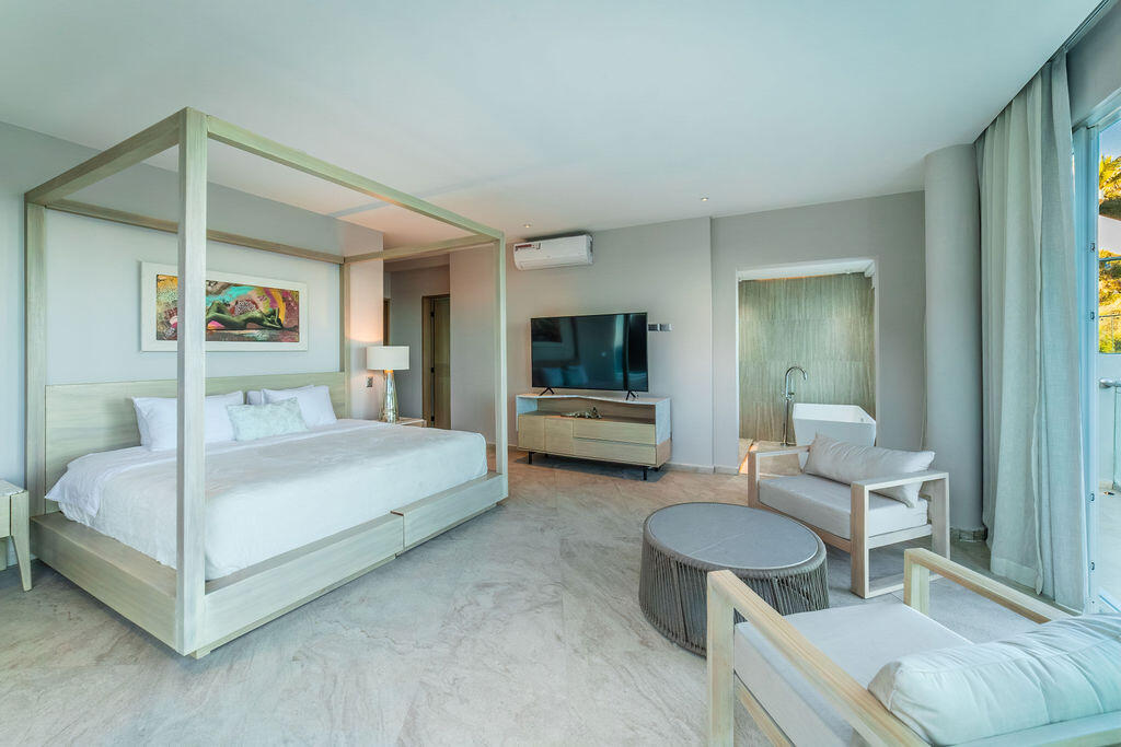 Cliff-Front Casa Nautilus