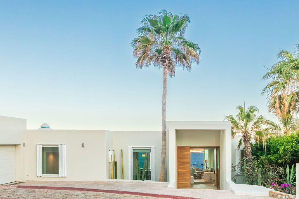 Cliff-Front Casa Nautilus