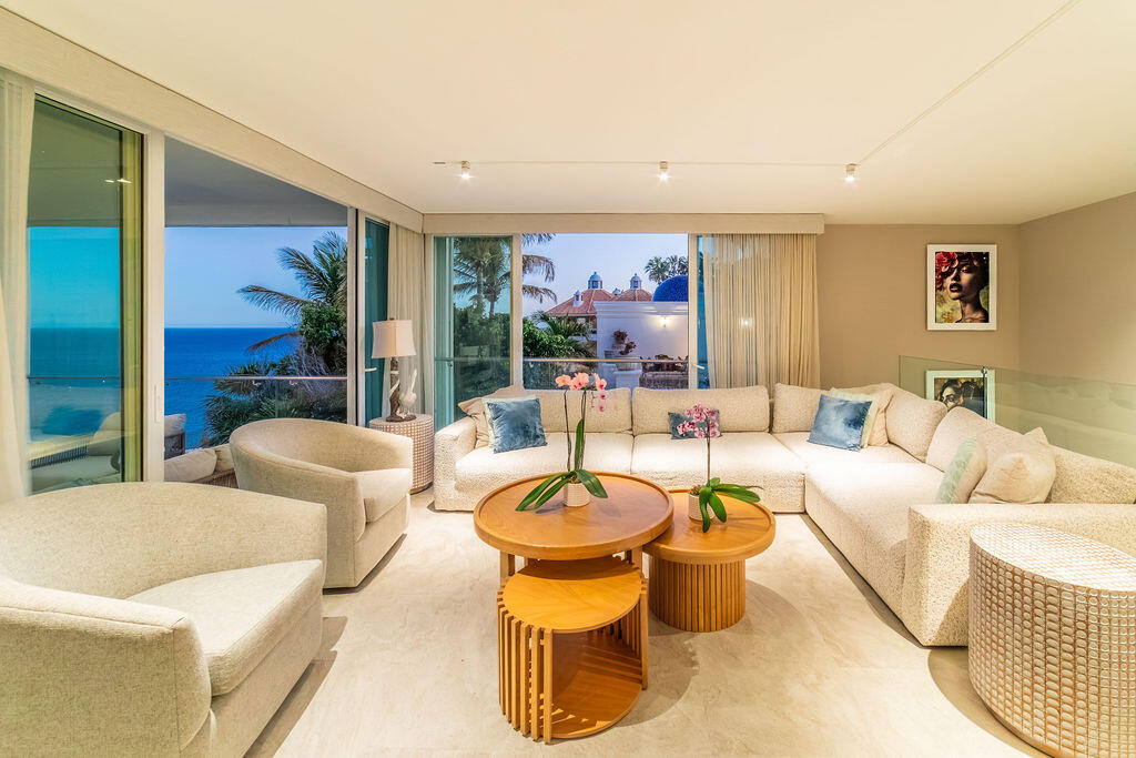 Cliff-Front Casa Nautilus