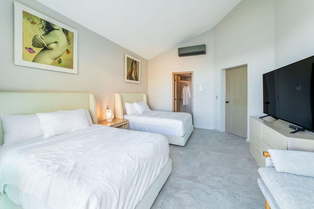 Cliff-Front Casa Nautilus