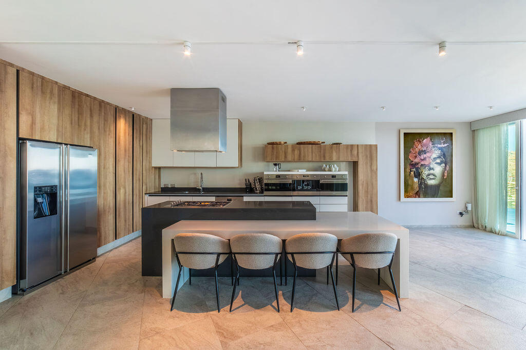 Cliff-Front Casa Nautilus