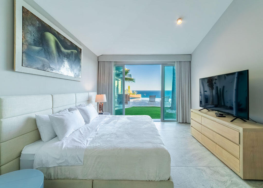 Cliff-Front Casa Nautilus