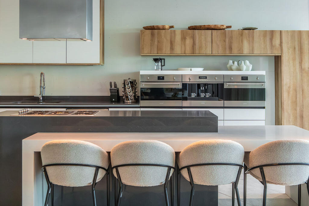 Cliff-Front Casa Nautilus