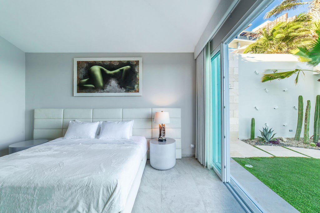 Cliff-Front Casa Nautilus