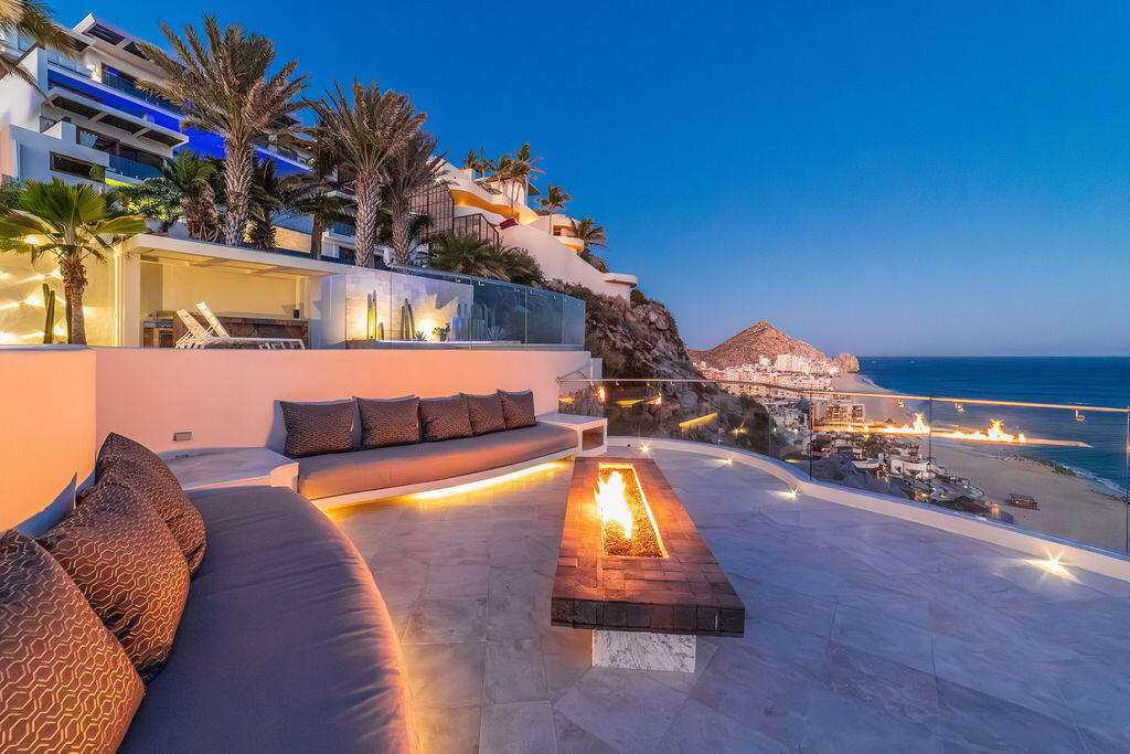 Cliff-Front Casa Nautilus