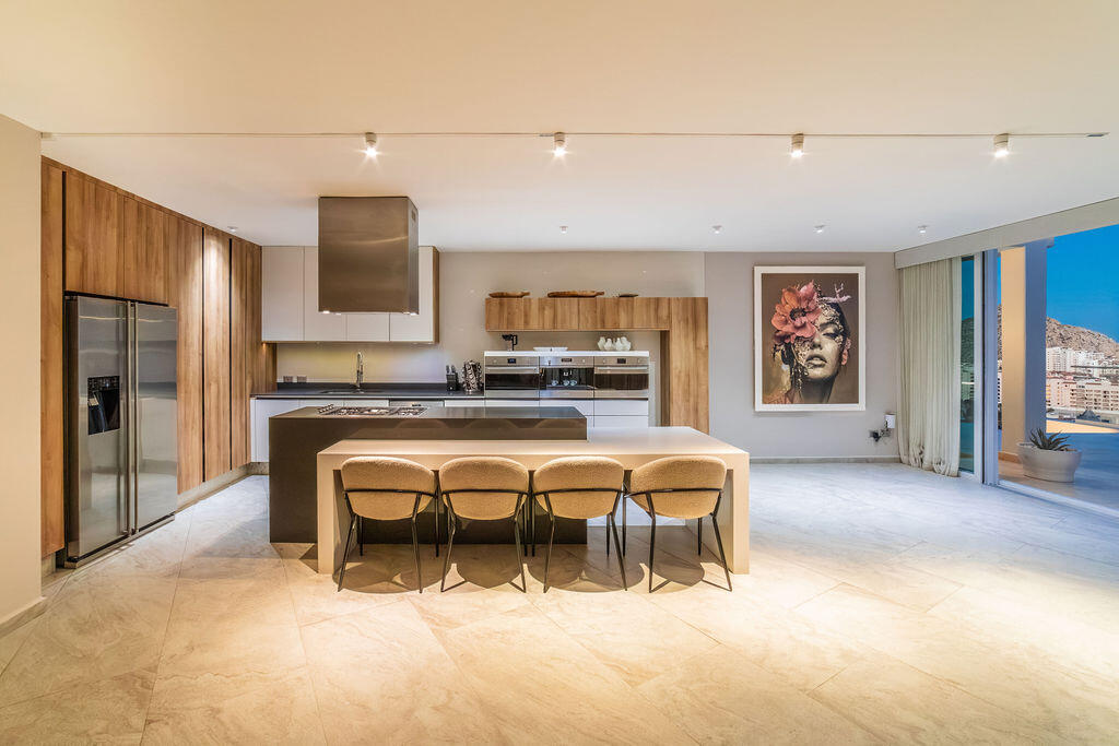 Cliff-Front Casa Nautilus