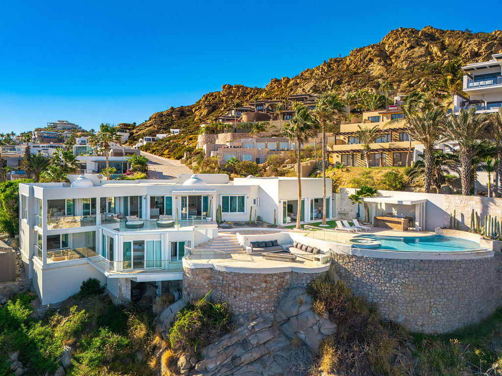 Cliff-Front Casa Nautilus