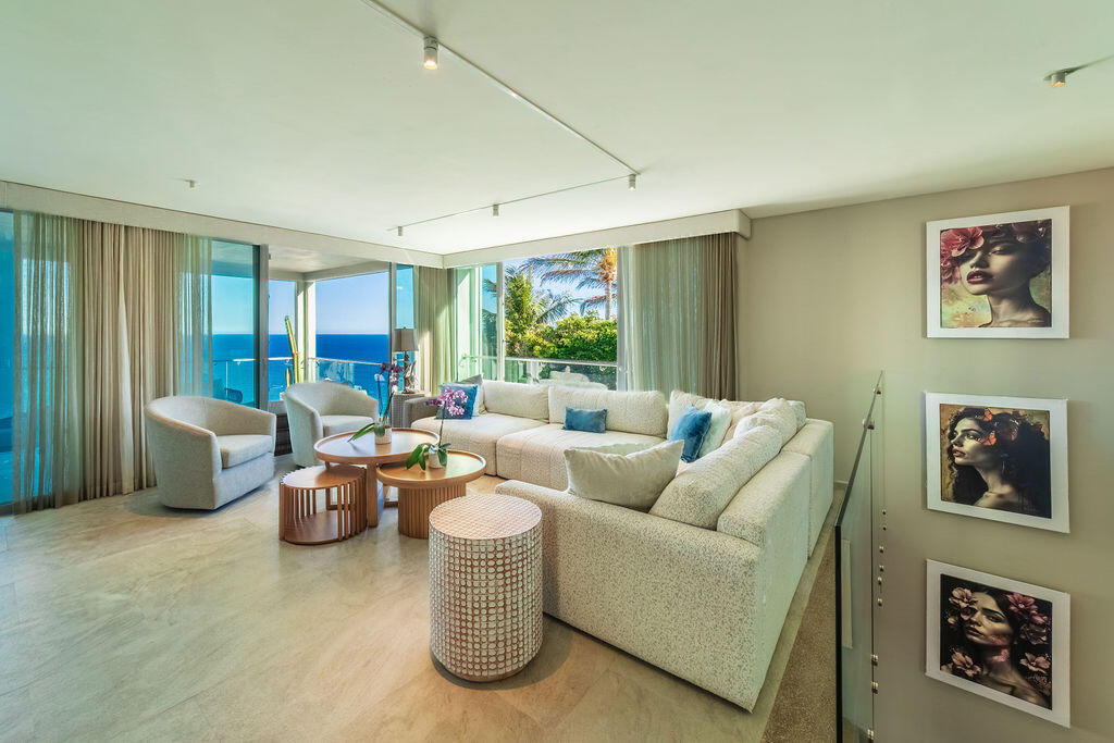 Cliff-Front Casa Nautilus