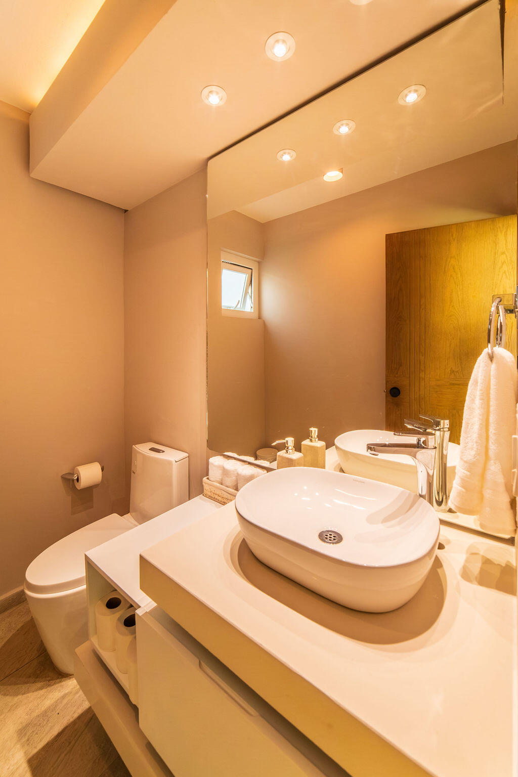 Cliff-Front Casa Nautilus