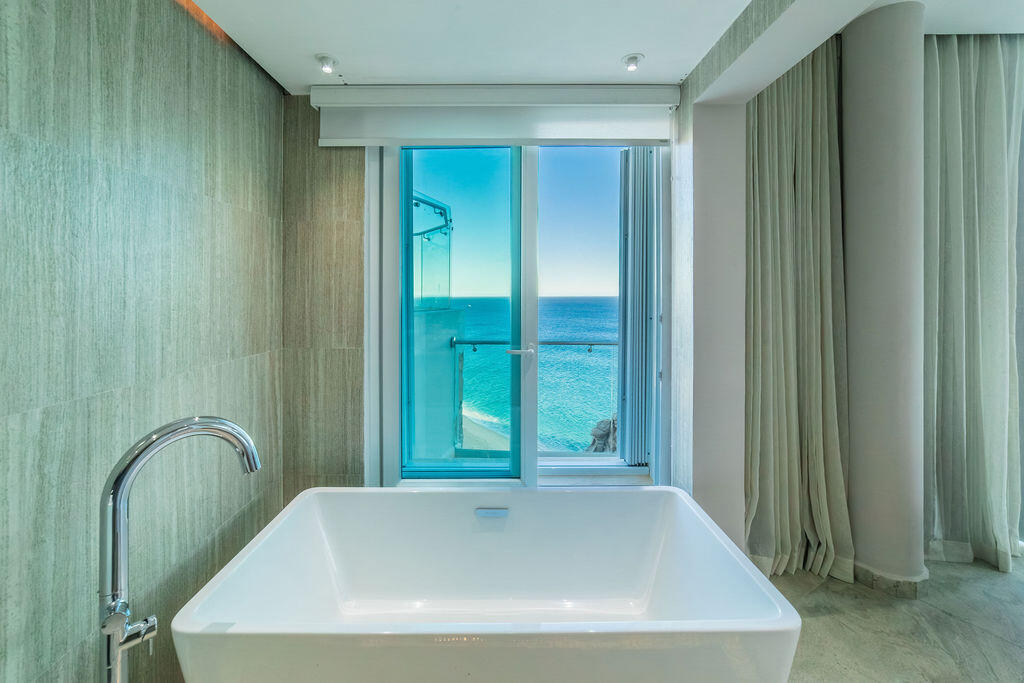 Cliff-Front Casa Nautilus