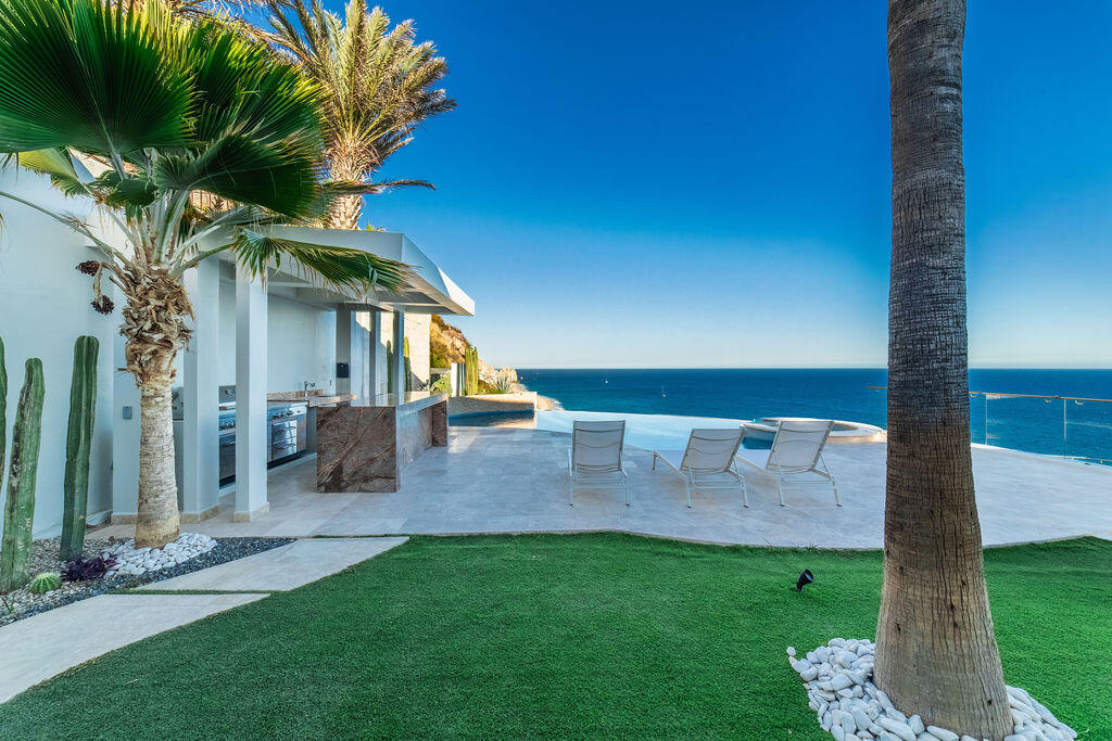 Cliff-Front Casa Nautilus