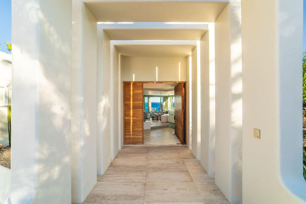 Cliff-Front Casa Nautilus