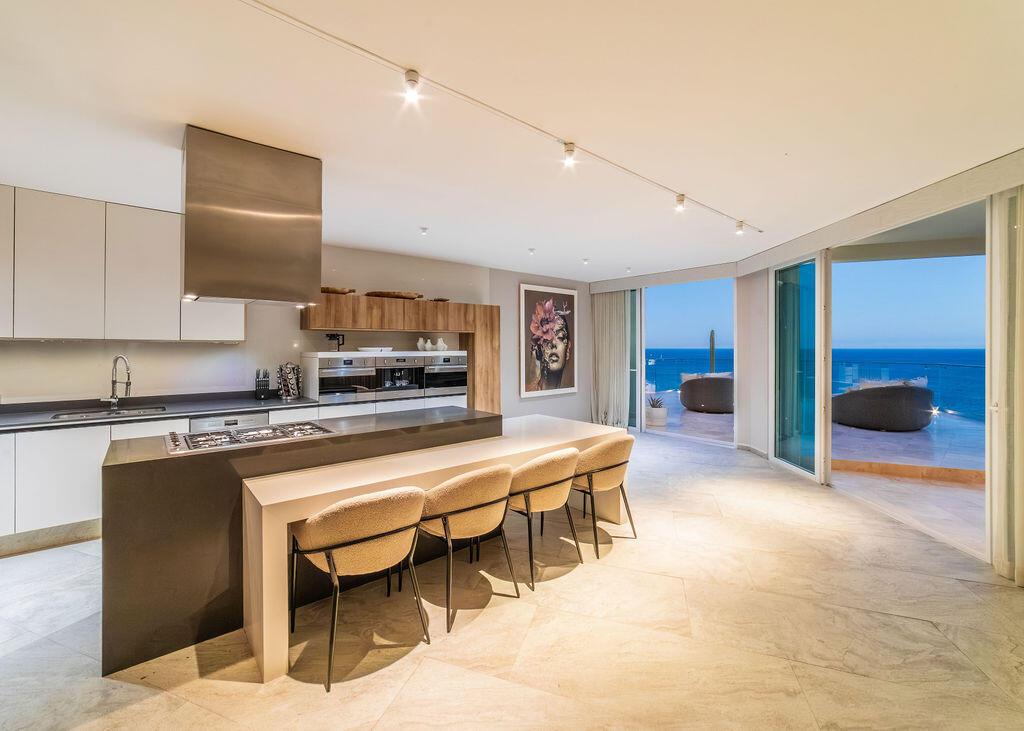 Cliff-Front Casa Nautilus