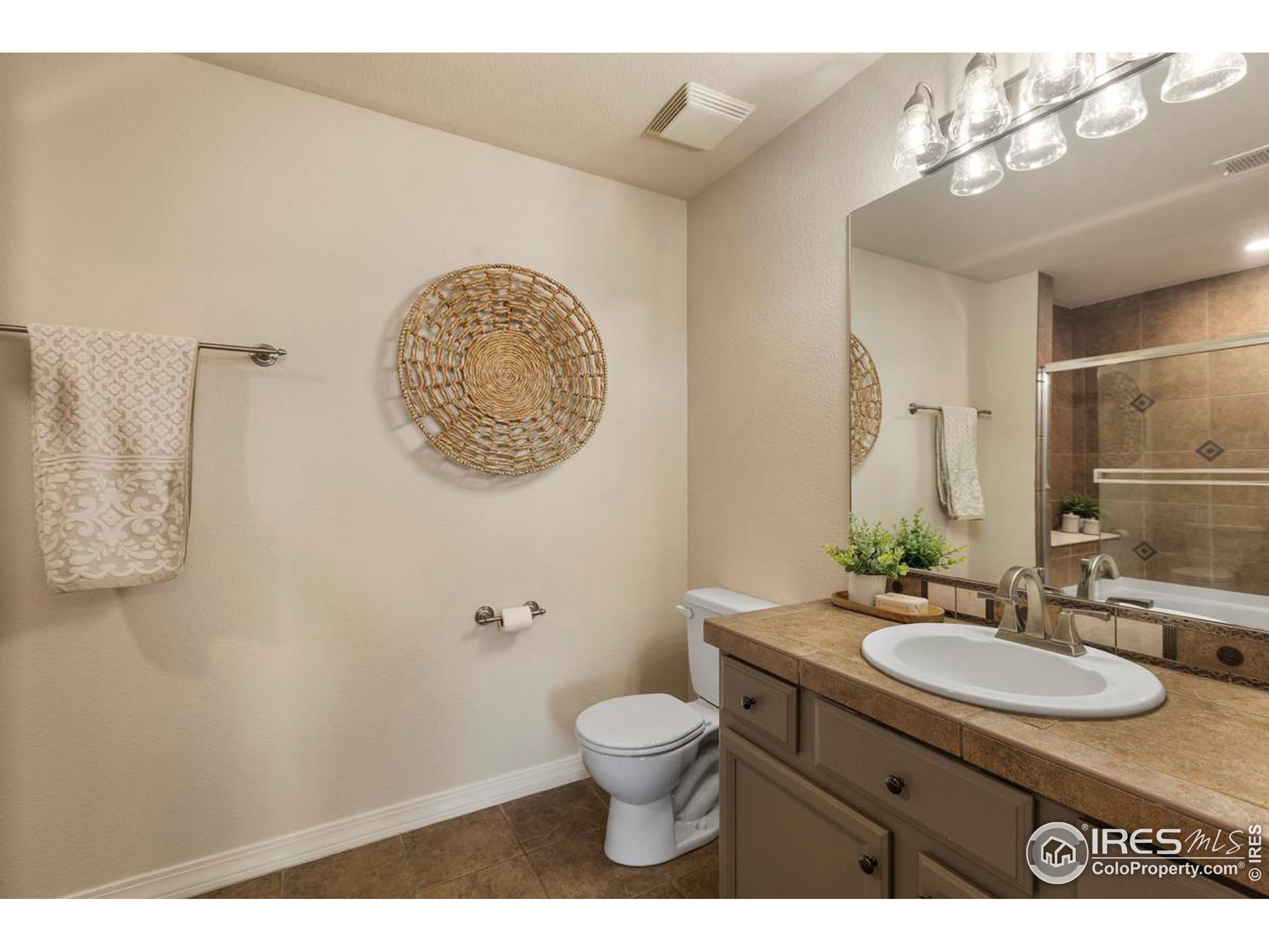 2133 Krisron Rd Unit: D208