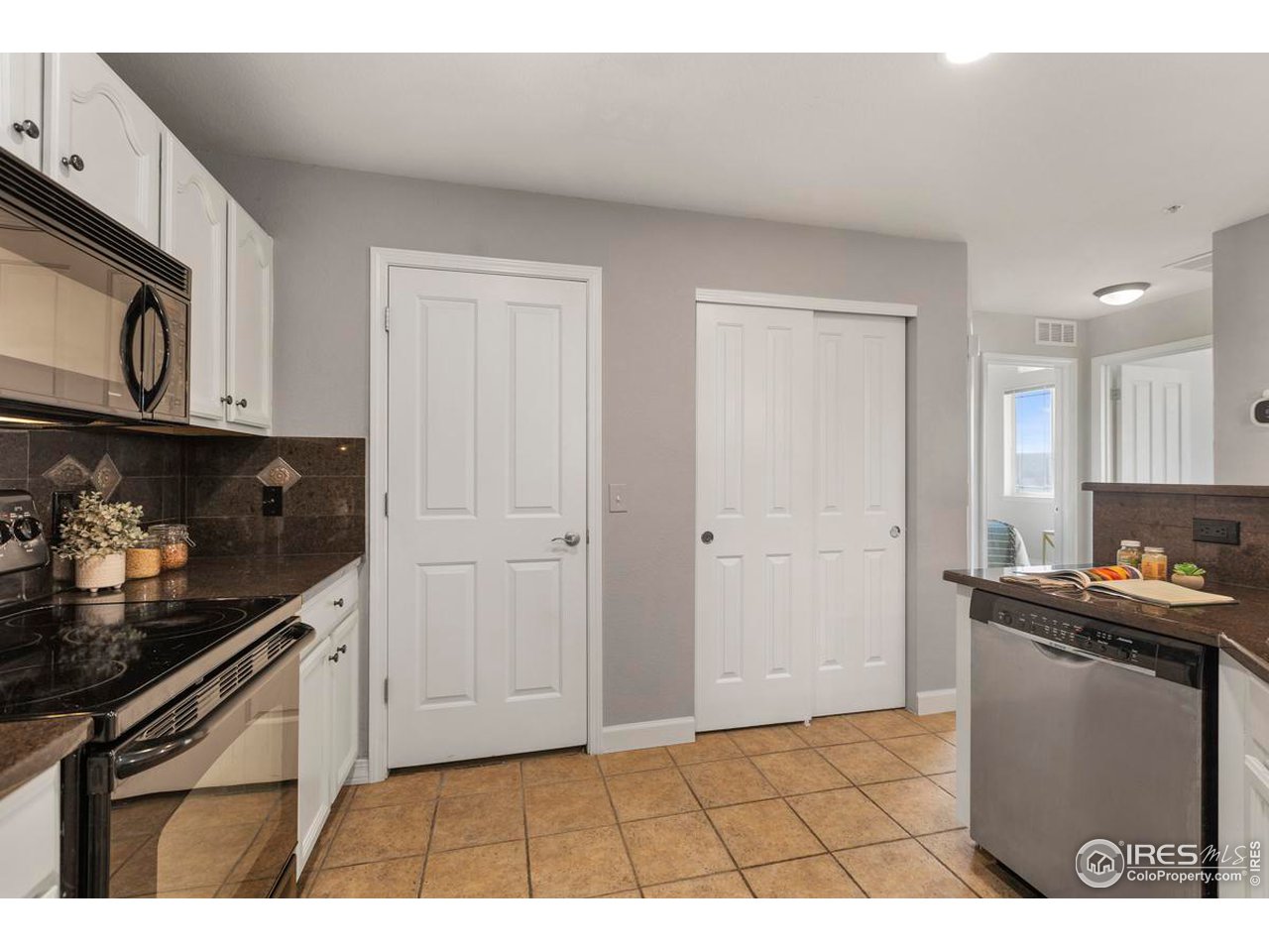 2133 Krisron Rd Unit: D208