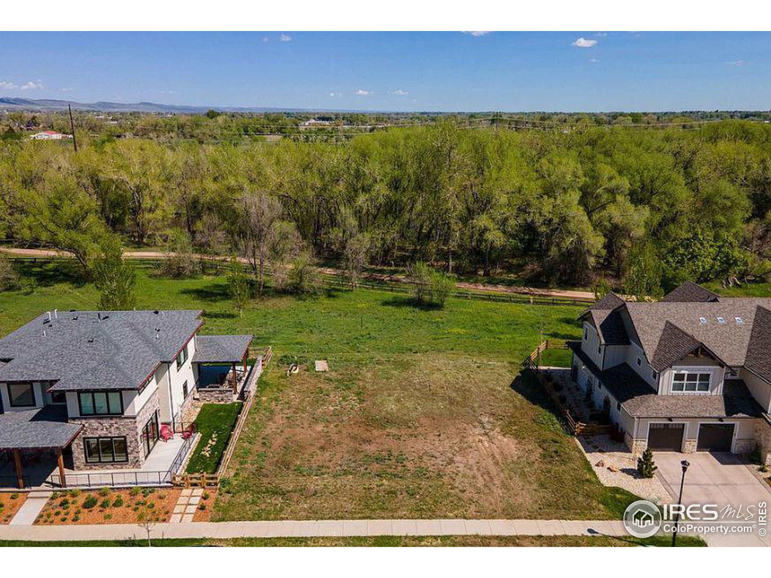 744 Harts Gardens Ln