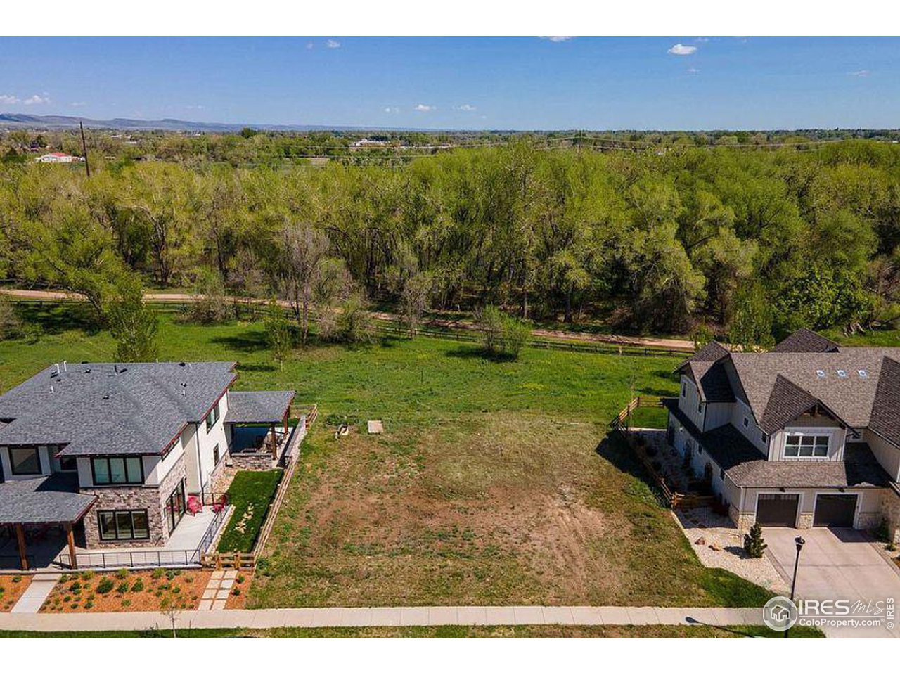 744 Harts Gardens Ln