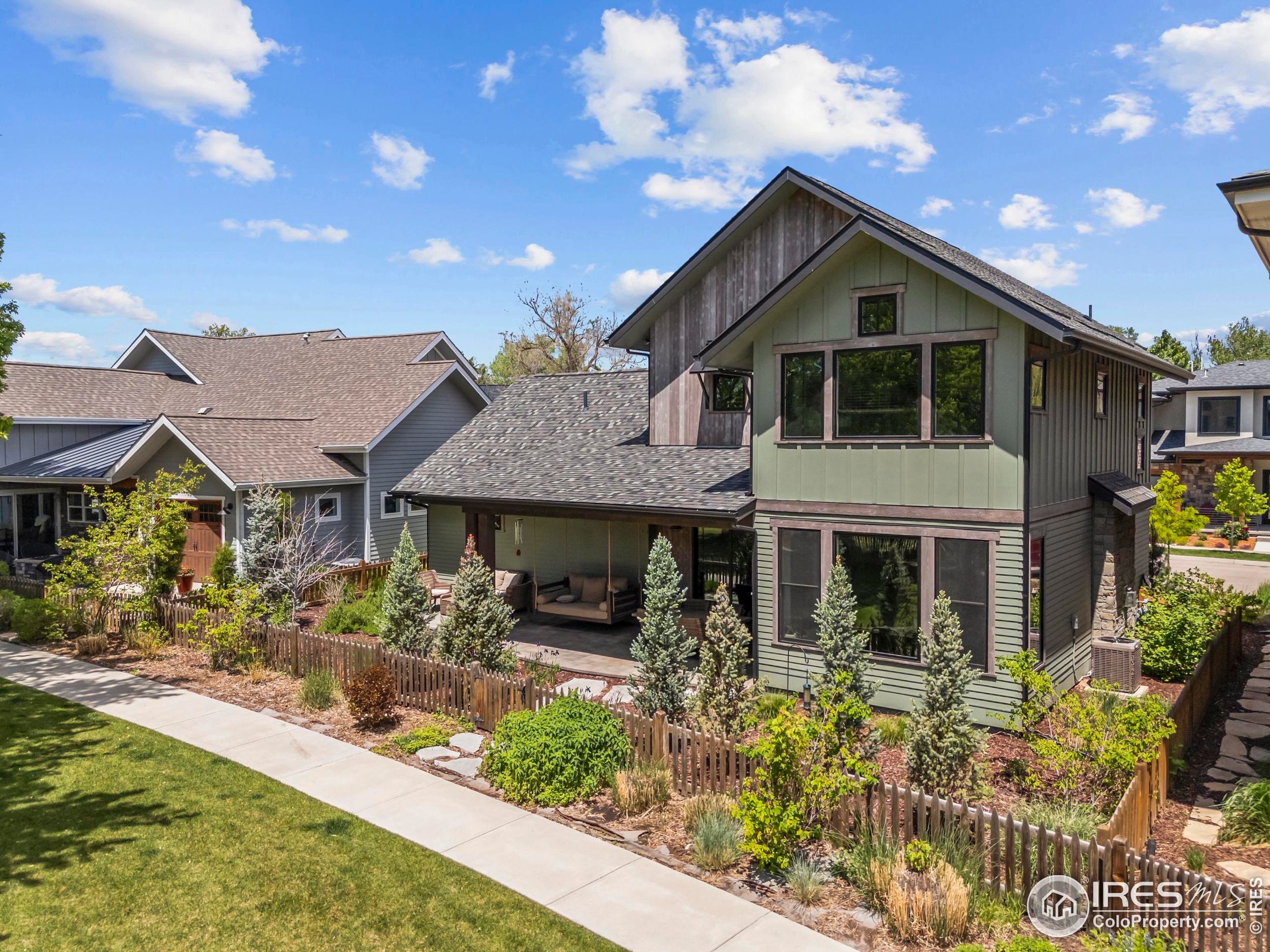 745 Harts Gardens Ln