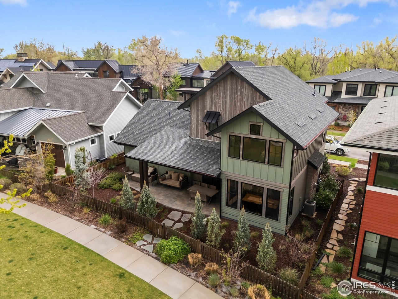 745 Harts Gardens Ln