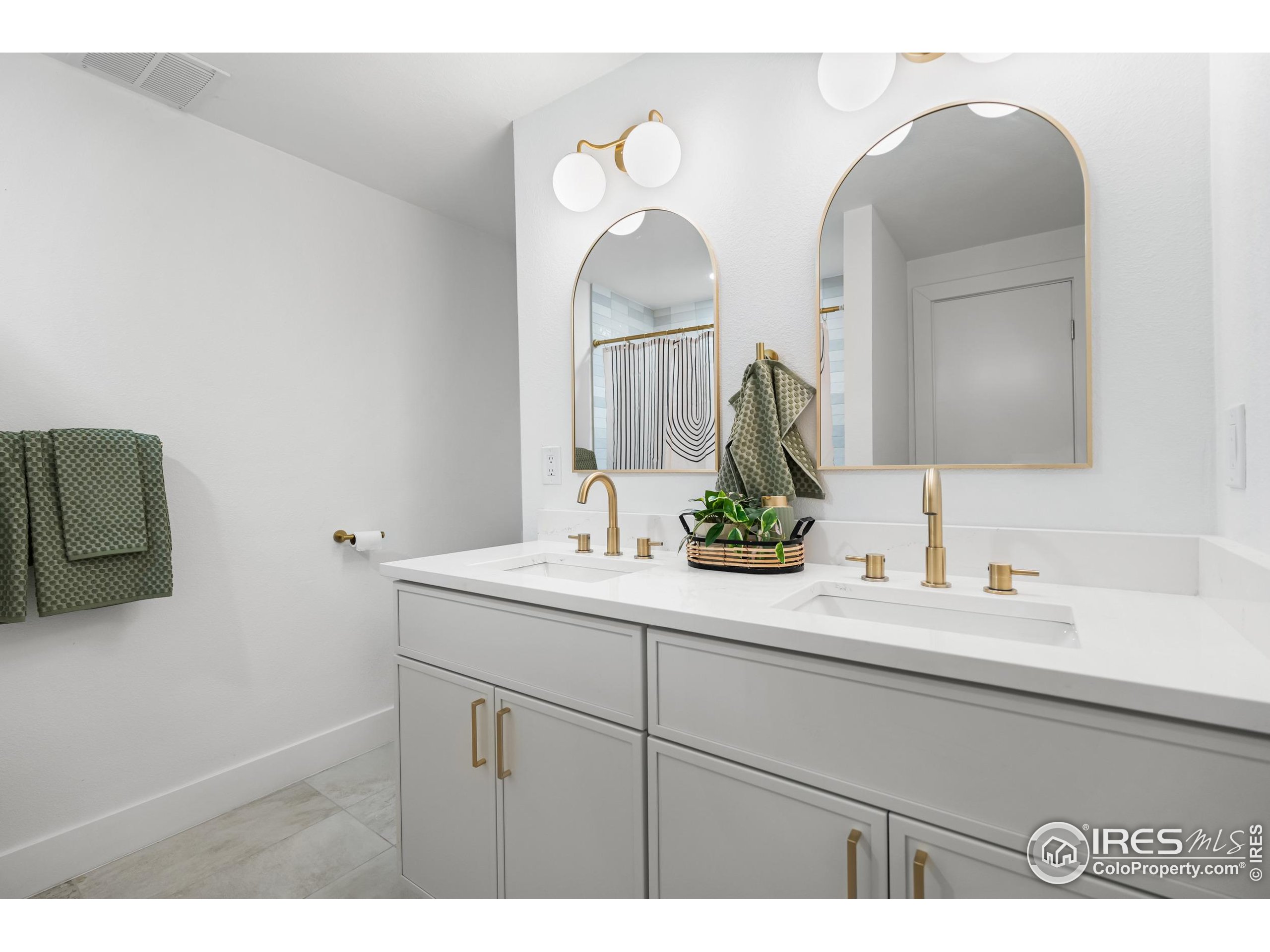 7382 W Stanford Ave Littleton