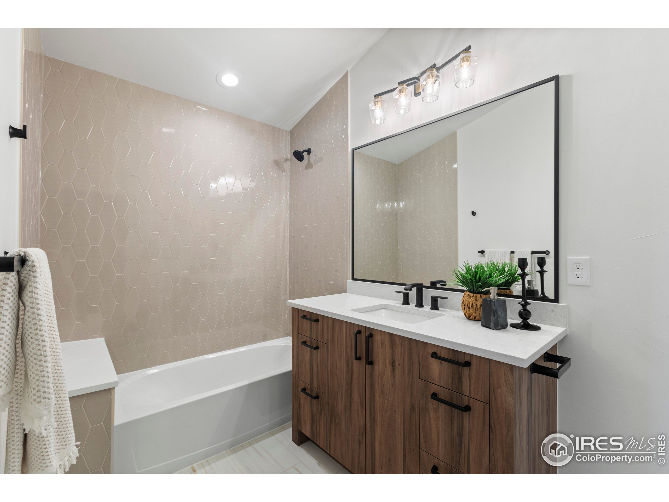 728 Peregoy Farms Way