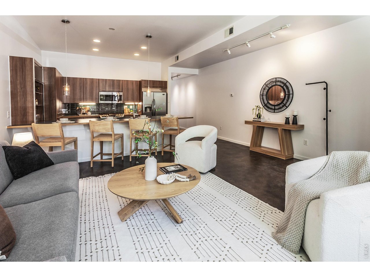 802 Blondel St 102