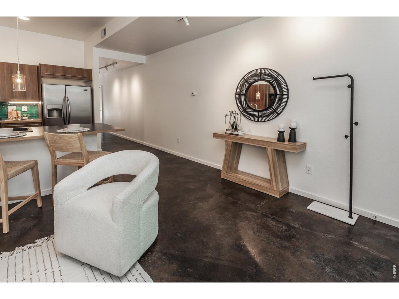 802 Blondel St 102