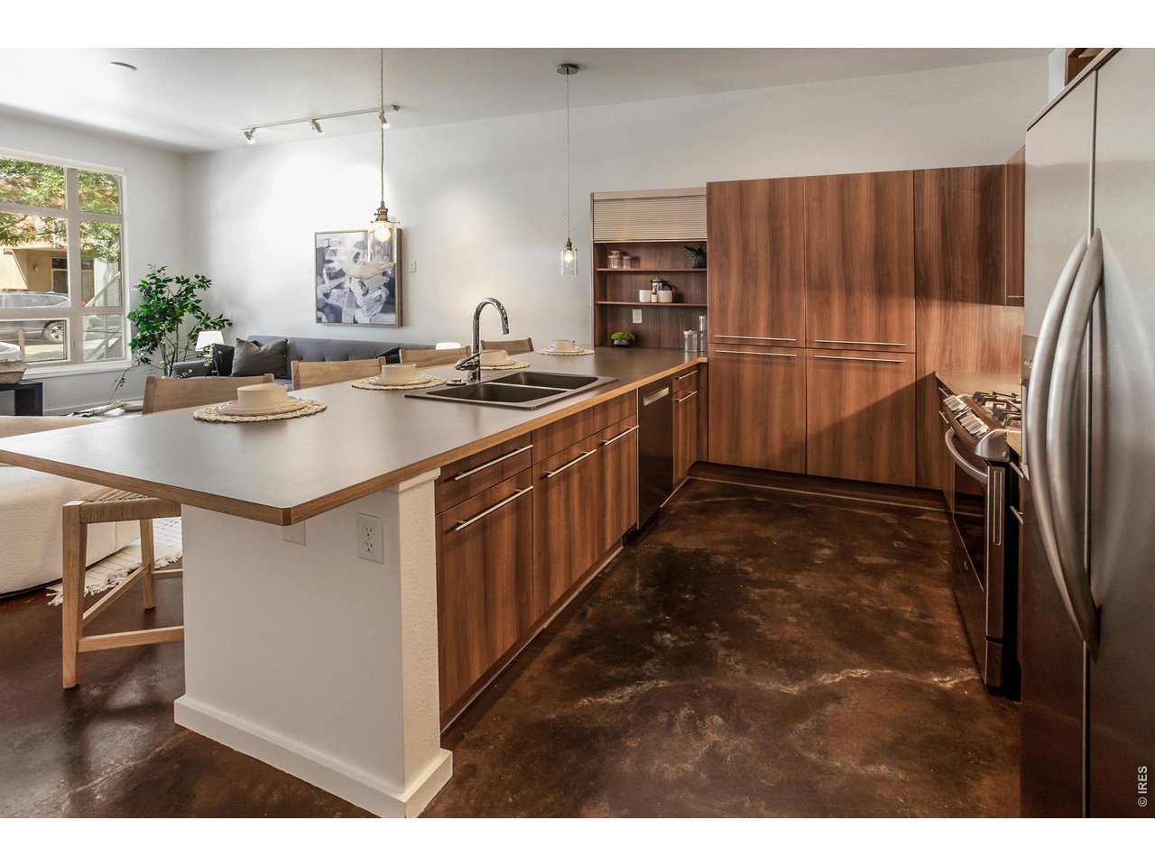 802 Blondel St 102