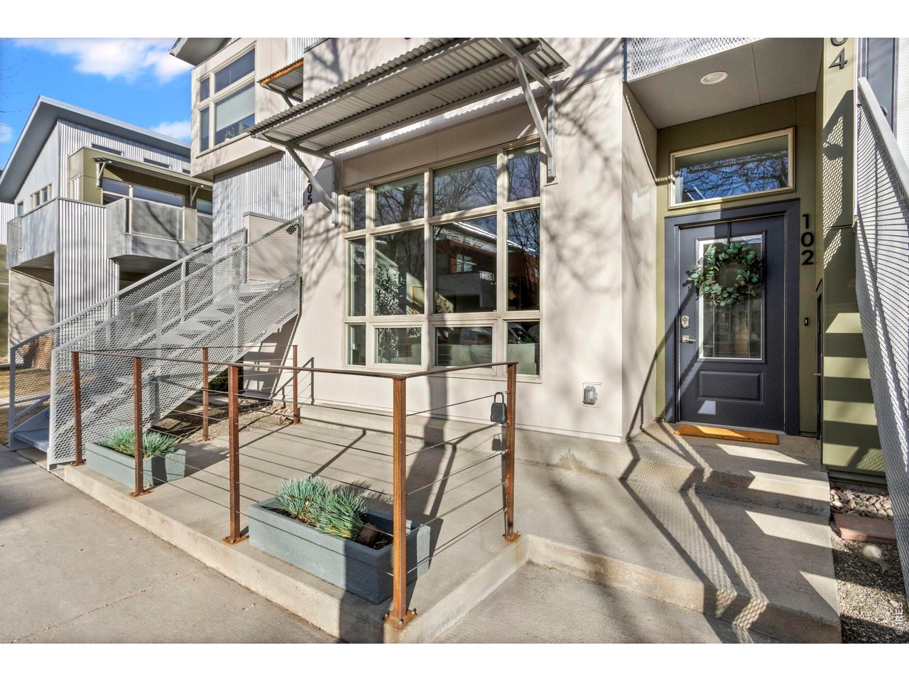 802 Blondel St 102