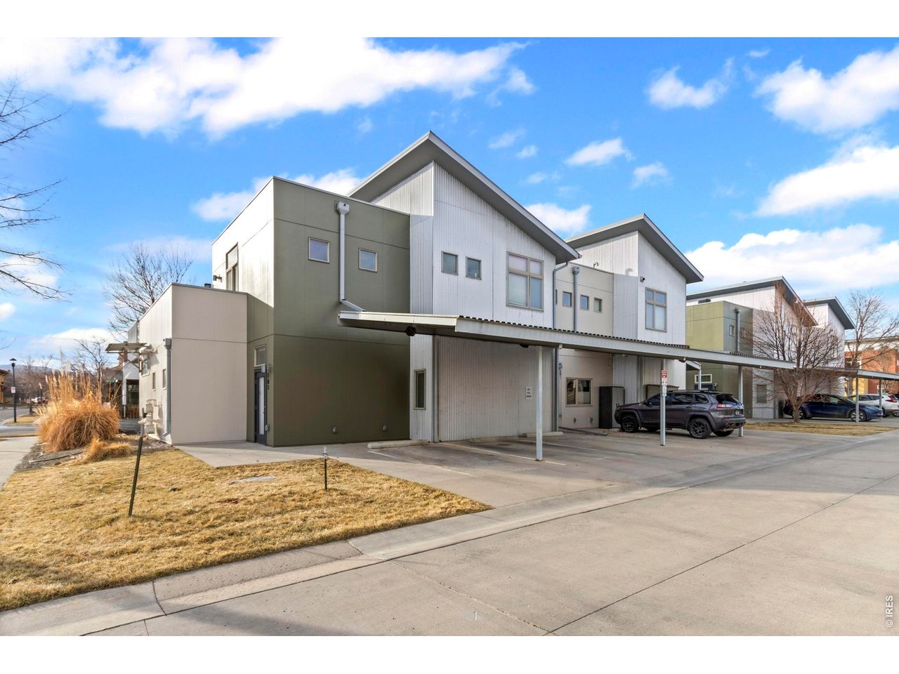 802 Blondel St 102