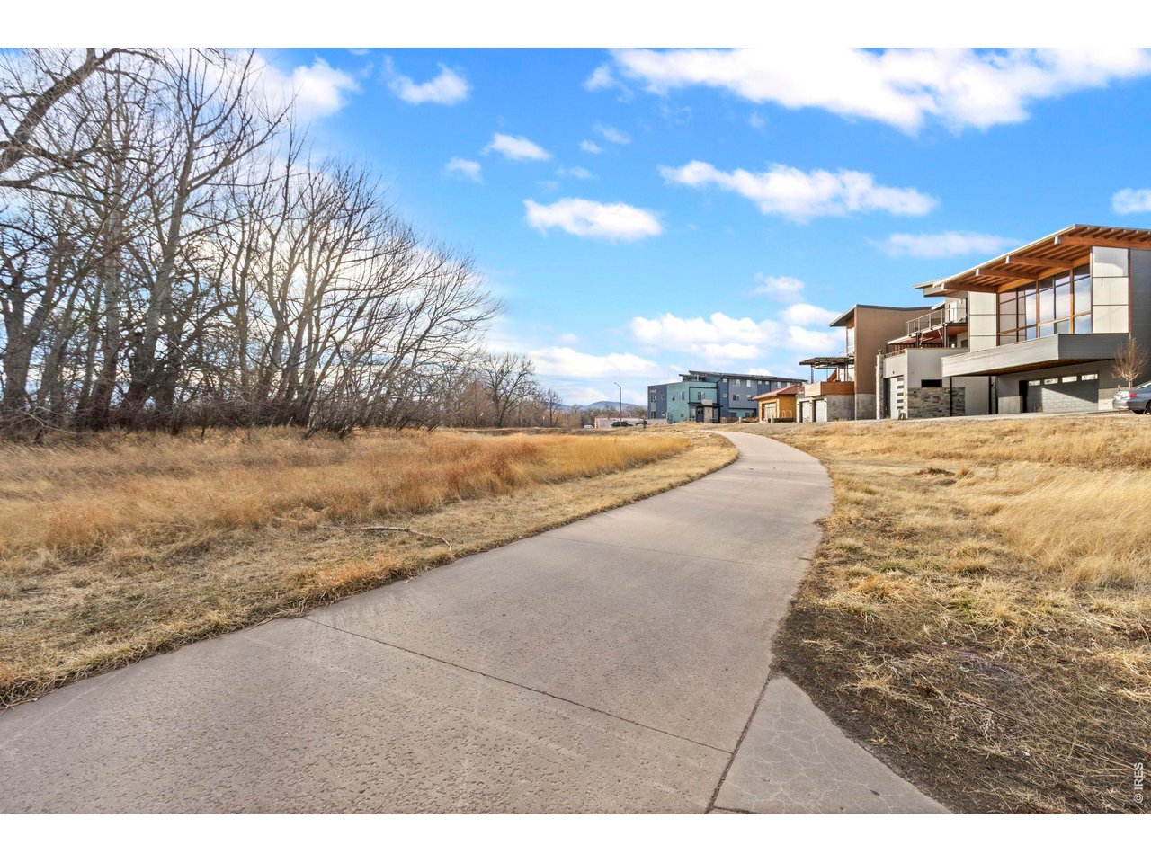 802 Blondel St 102