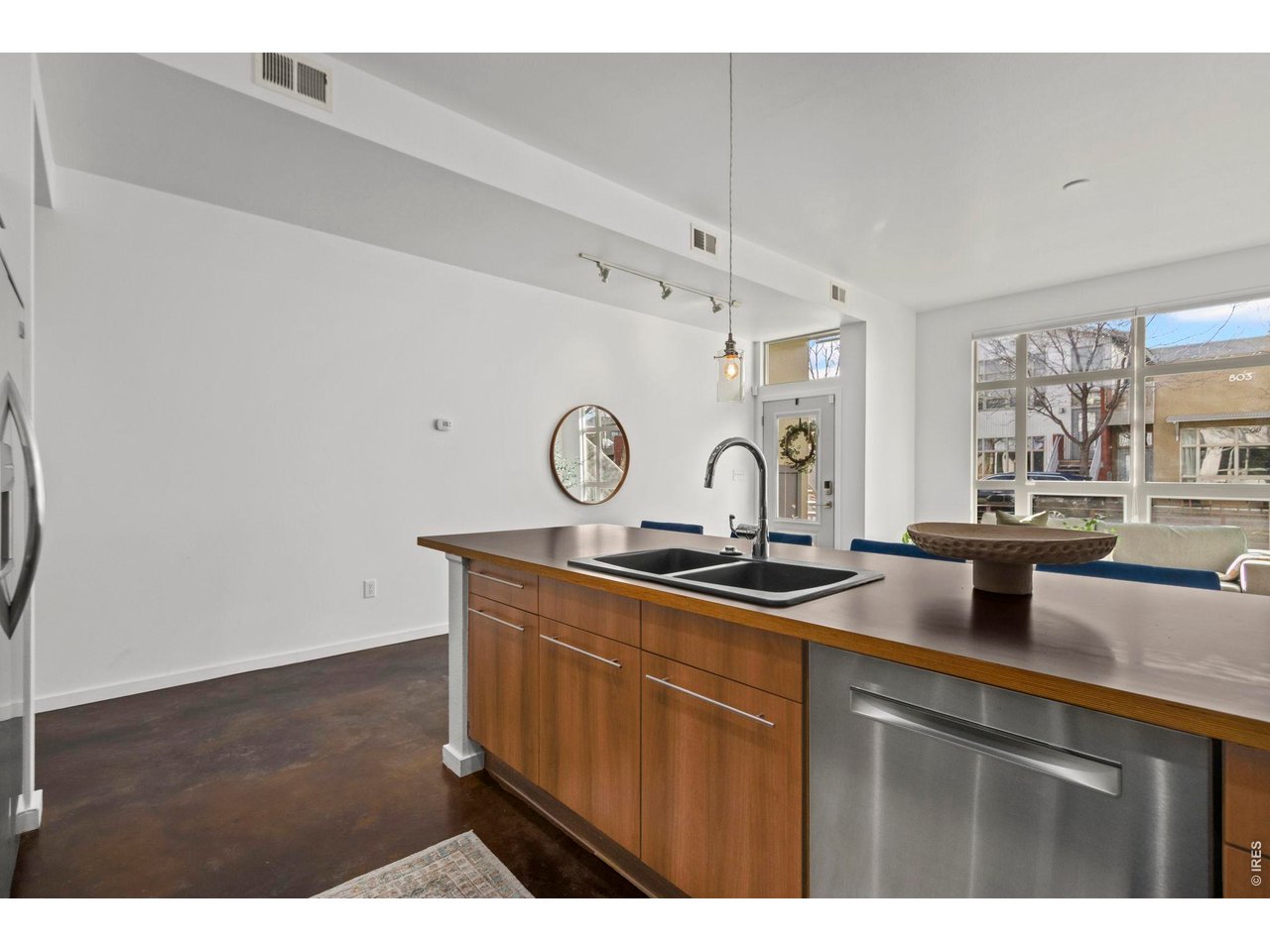 802 Blondel St 102