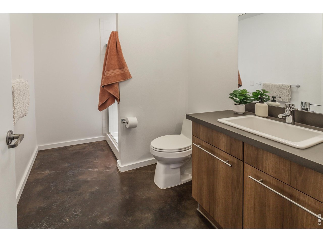 802 Blondel St 102