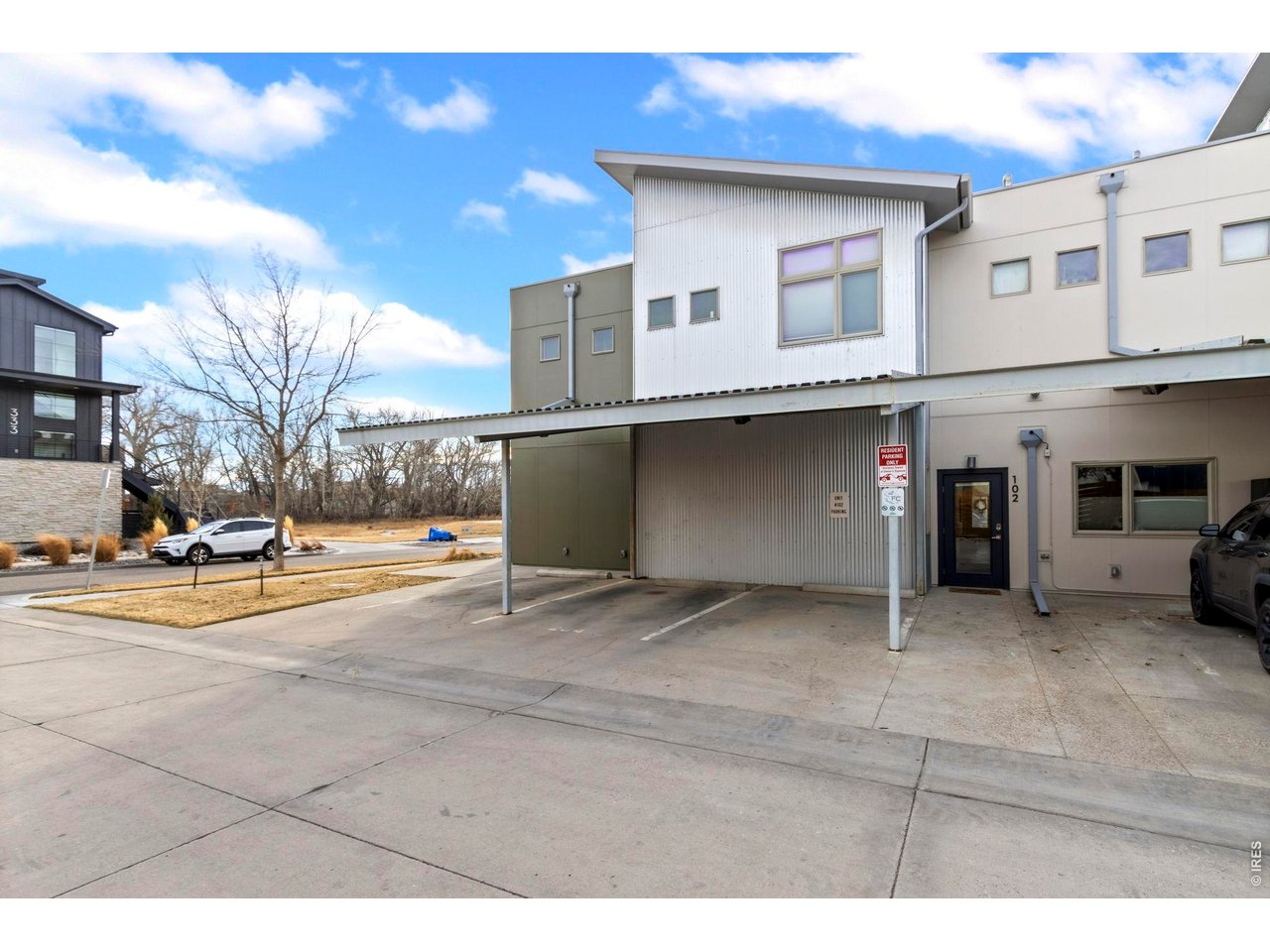 802 Blondel St 102