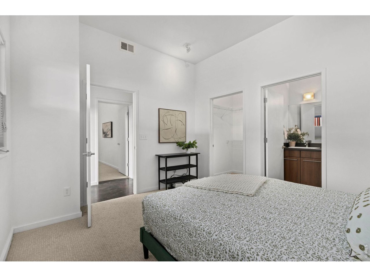 802 Blondel St 102