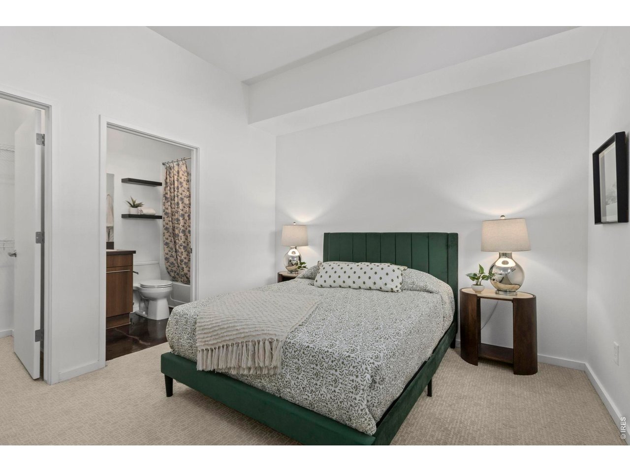 802 Blondel St 102
