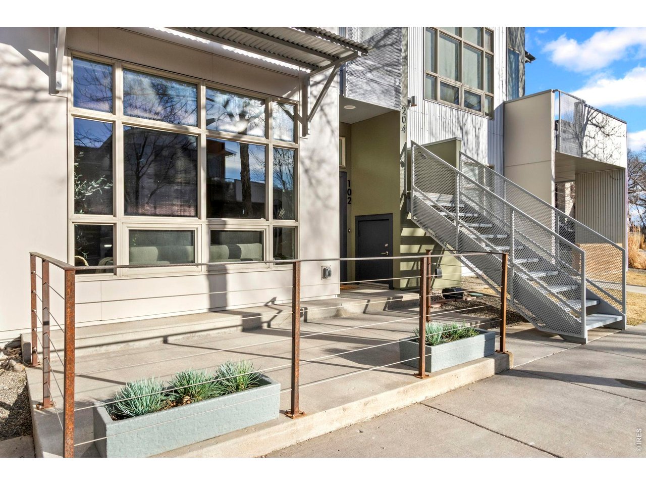 802 Blondel St 102