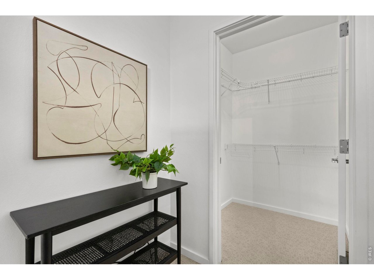 802 Blondel St 102
