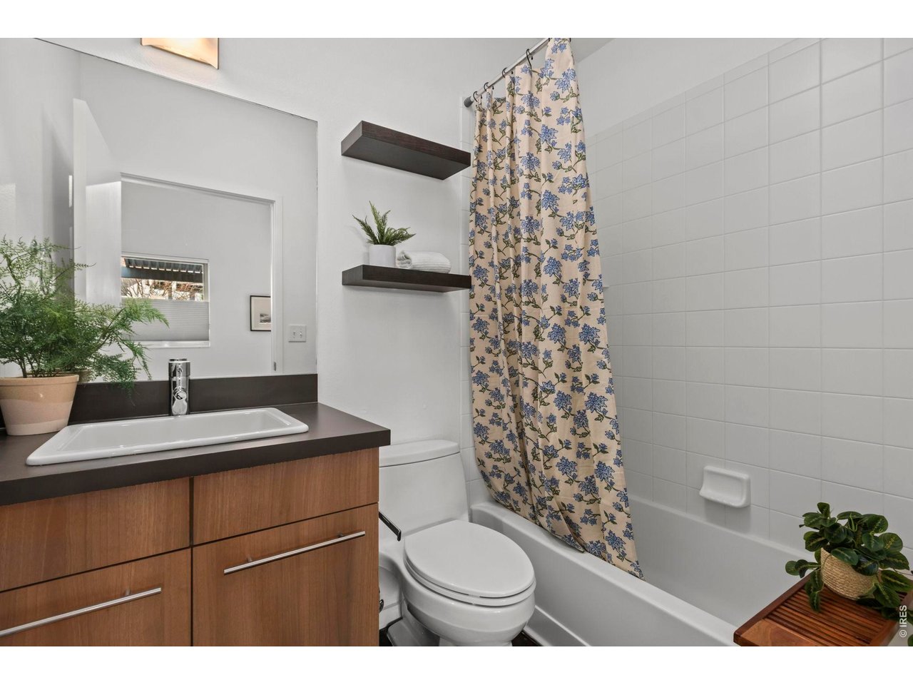 802 Blondel St 102